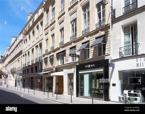 rue saint honore shopping street.